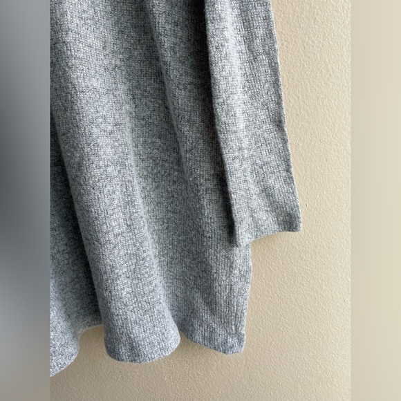 Piko Envi Free Fashion Gray Women V Neck Sweater Size Medium - Picture 5 of 8